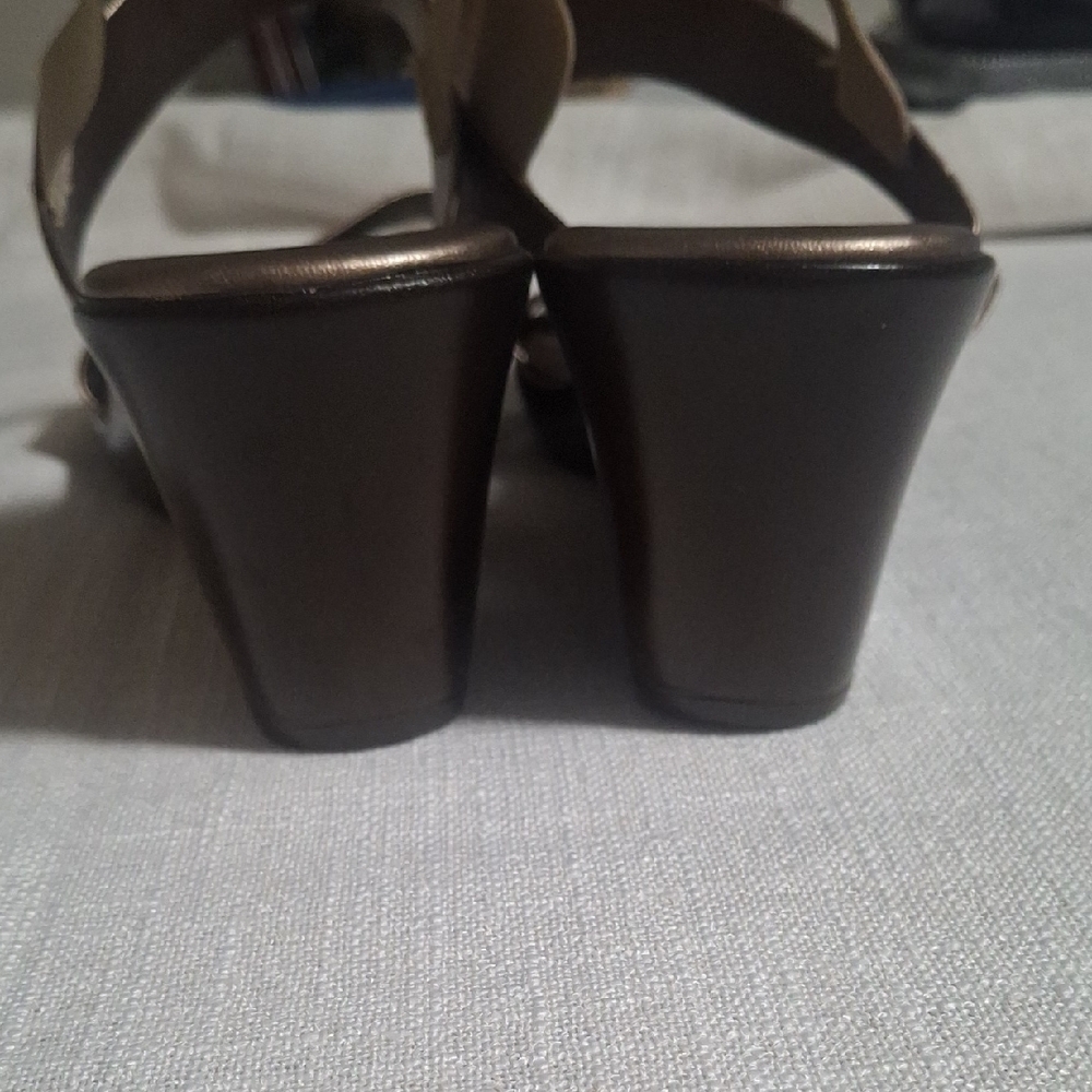 Italian Shoemakers Metallic Sandals - Picture 4 of 9